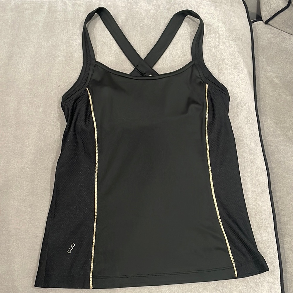 Tail workout top size small